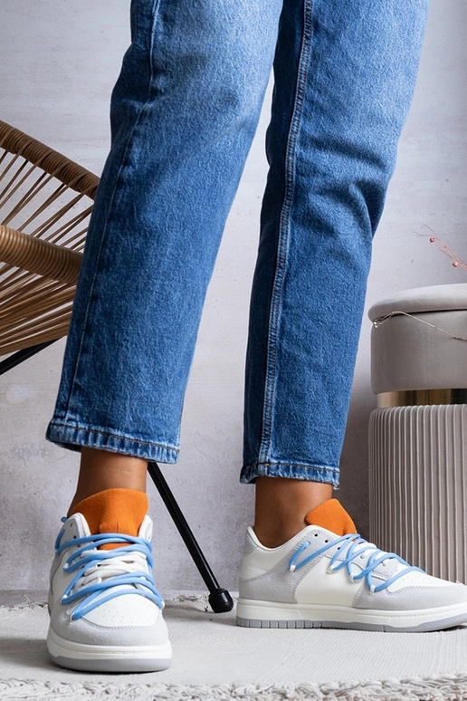 Grå damesneakers blå snørebånd... Grå damesneakers blå snørebånd...