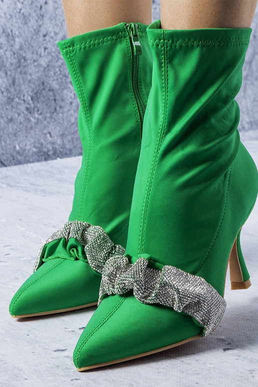 Grüne Stiefeletten verziert mit... Grüne Stiefeletten verziert mit...