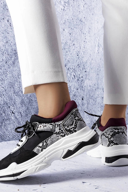 Baskets noires décorées... Baskets noires décorées...