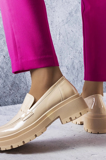 Chaussures Phaneuf en cuir verni beige 2