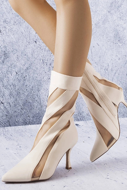 Zandkleurige enkellaarsjes met...