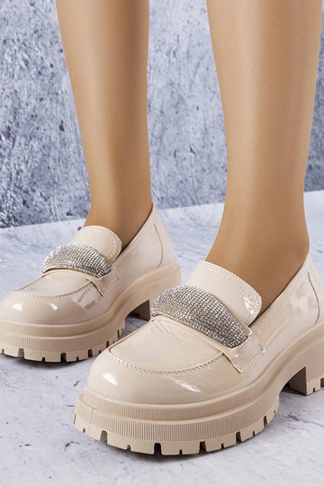 Mocassins vernis couleur sable avec des pierres zircon, « Mouss »