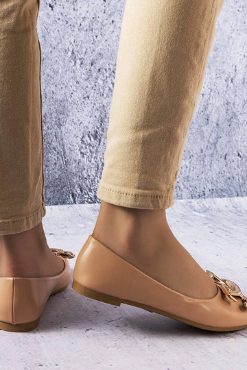 Donkerzandkleurige schoenen met versiering, „Vallée" 2