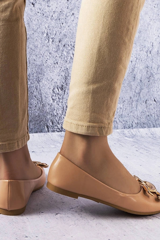 Chaussures couleur sable foncé avec...