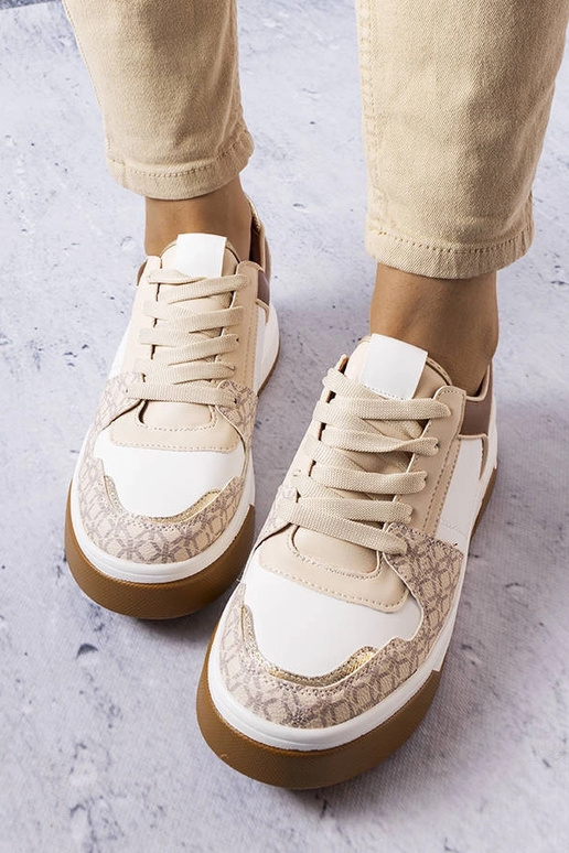 Braune Sneaker verziert mit dem... Braune Sneaker verziert mit dem...