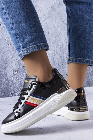 Schwarze Schuhe mit Lackledereinsätzen Annot 2
