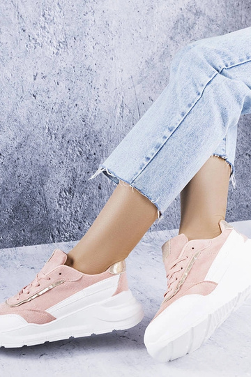 Baskets en simili daim...