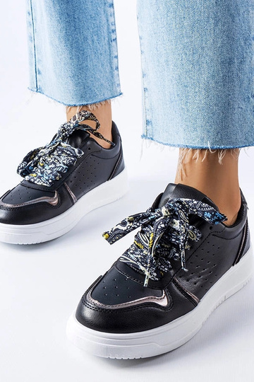 Schwarze Pryor Sneakers mit Schleife 2