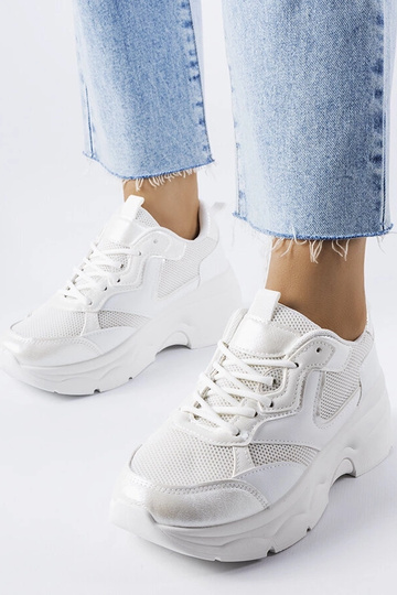Witte dames sportschoenen...