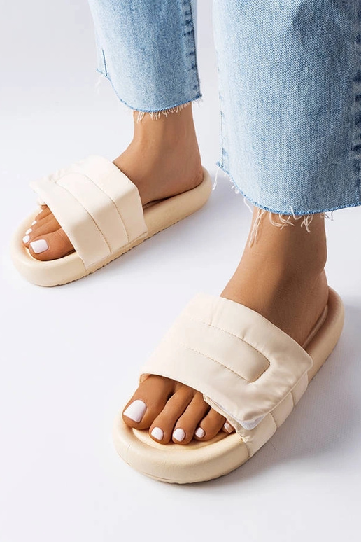Beige flip-flops med velcrolukning...