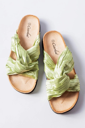 Grønne flip-flops dekoreret med Fresne materiale 2