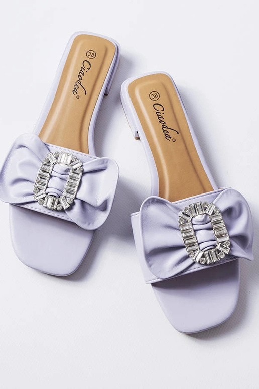 Sandales élégantes violettes avec...