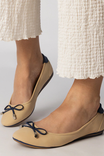 Beige Schuhe mit Schleife,...