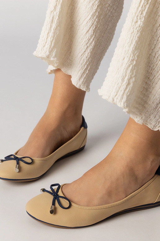 Beige Schuhe mit Schleife, „Maddalena"