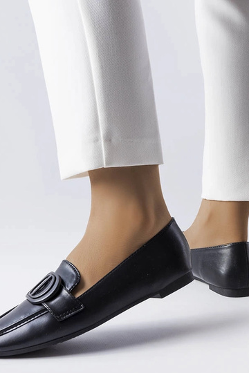 Mocassins noirs à boucle... 2