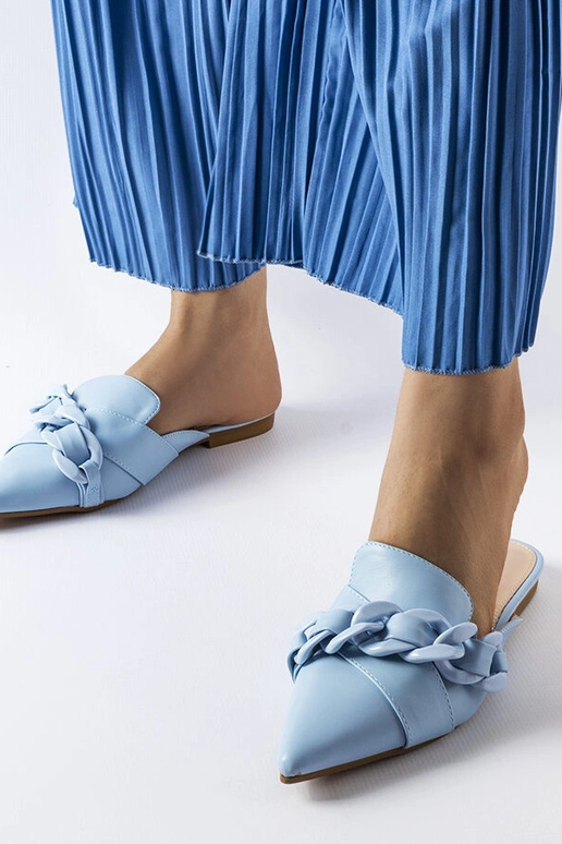 Blaue Flip-Flops mit Patenaude-Kette