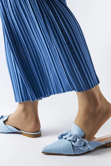 Blaue Flip-Flops mit Patenaude-Kette 2