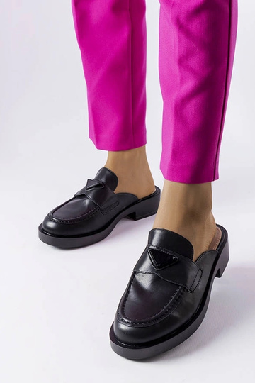 Schwarze Berkshire-Sandalen mit geschlossener Spitze