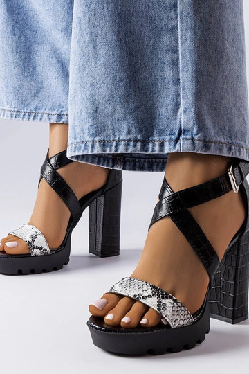 Weiße Sandalen mit... 2