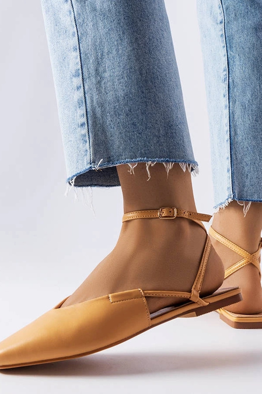 Sandales fermées beiges Jehovah