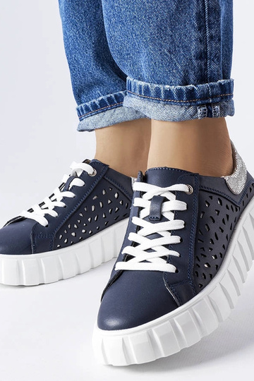 Donkerblauwe sportschoenen...