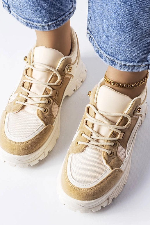 Bruine sportschoenen met een...