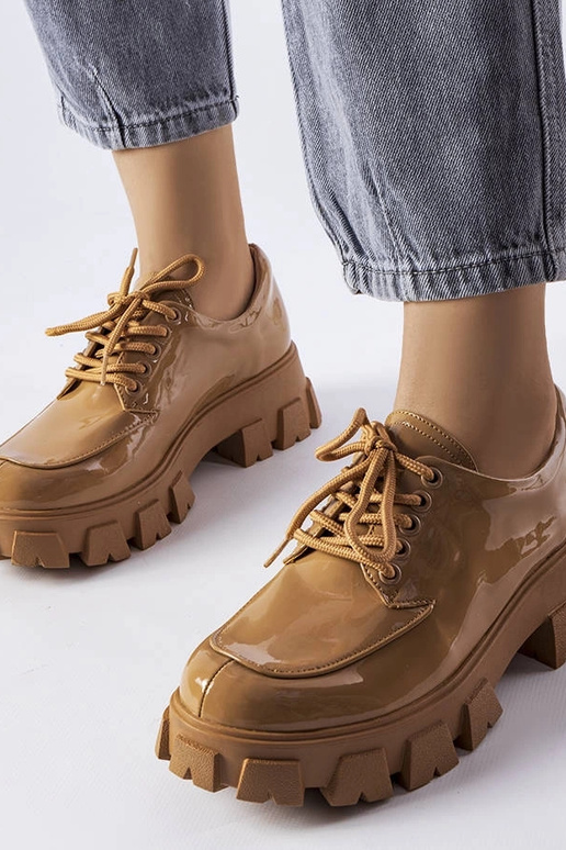 Braune lackierte Halbschuhe,...