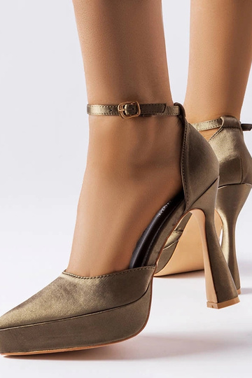 Olivgrüne High Heel Pumps... 2