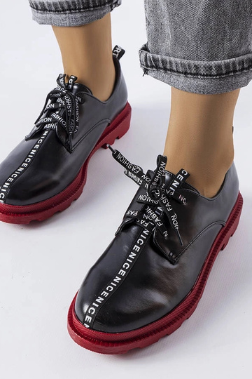 Bottines noires à semelle...