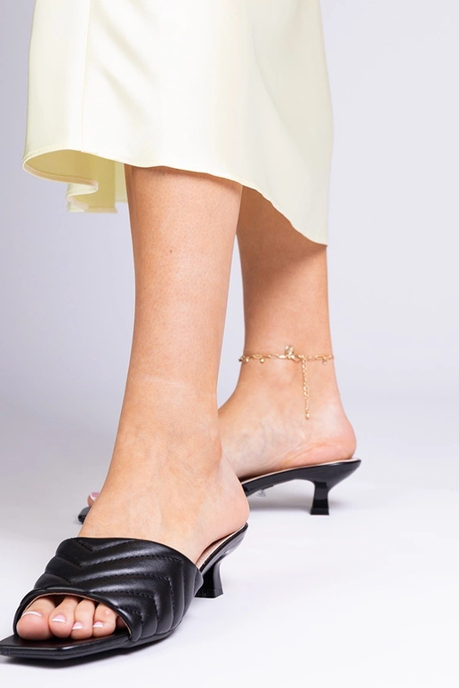 Zwarte slippers op lage hak, „Launay"