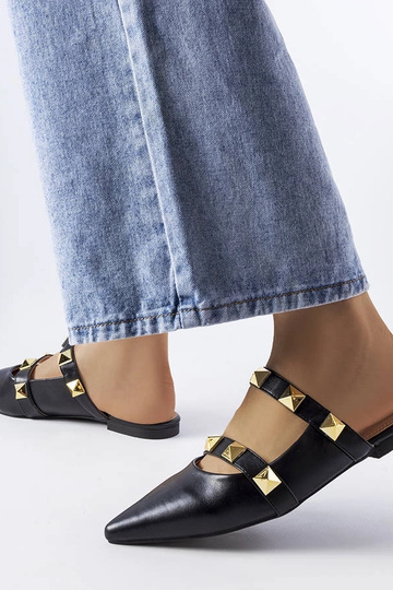 Tongs à bout pointu noires... 2