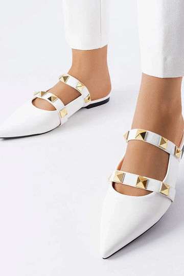 Mules blanches à bout...