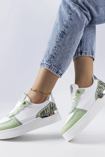 Grüne Sneaker auf der Tooele-Plattform 2