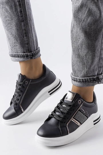 Sorte sneakers dekoreret...