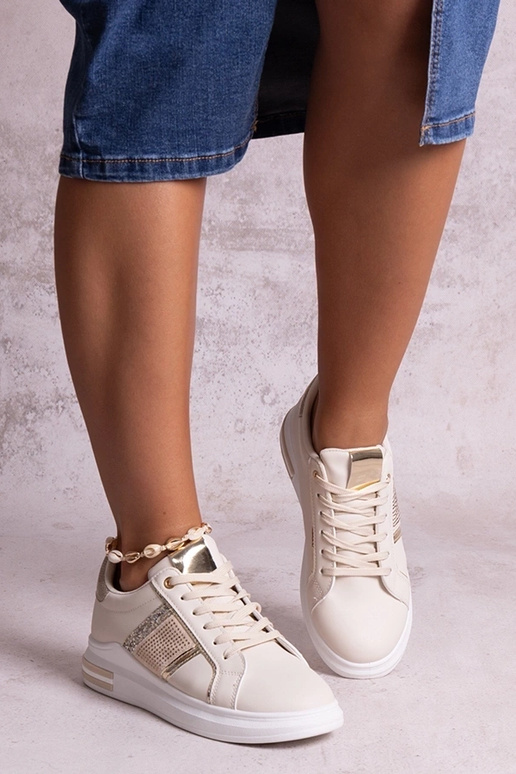 Beige sneakers dekoreret med Xarles... Beige sneakers dekoreret med Xarles...