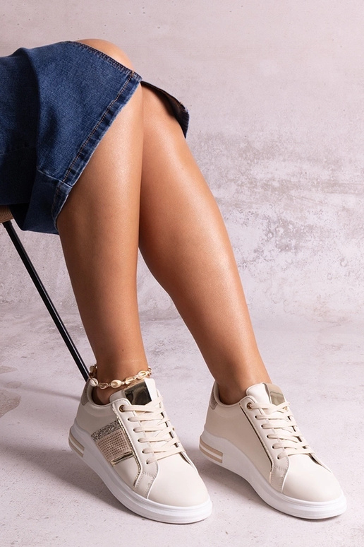 Beige sneakers dekoreret med Xarles... Beige sneakers dekoreret med Xarles...