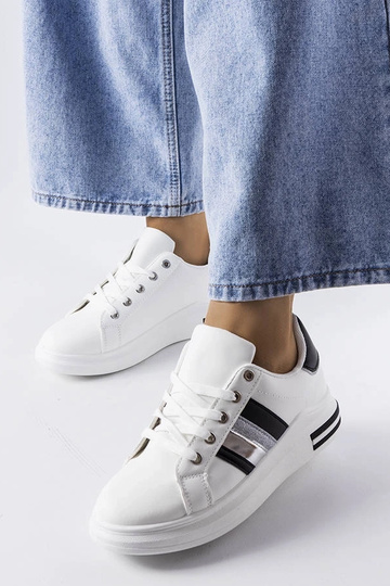 Zwart-witte sportschoenen... 2