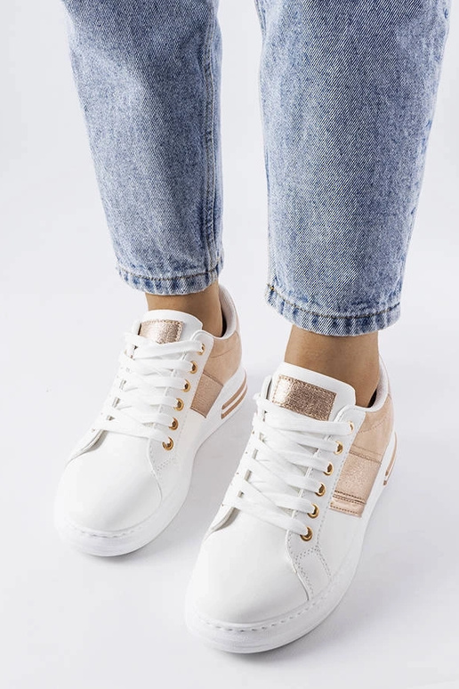 Baskets blanches avec empiècements... Baskets blanches avec empiècements...