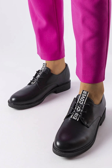 Chaussures à lacets noires... 2