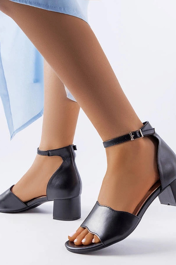 Sandales à talons bas en mûrier noir 2
