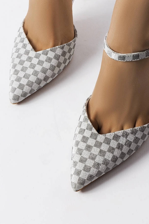 Escarpins gris brillants à motif... Escarpins gris brillants à motif...