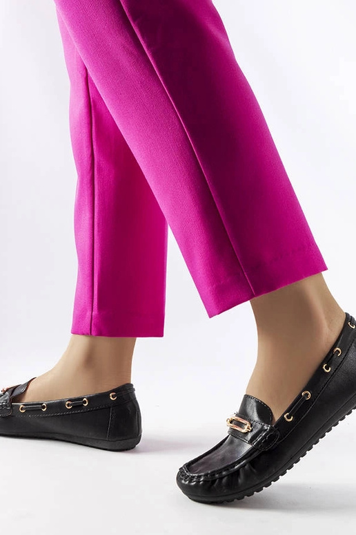 Sorte loafers dekoreret med...