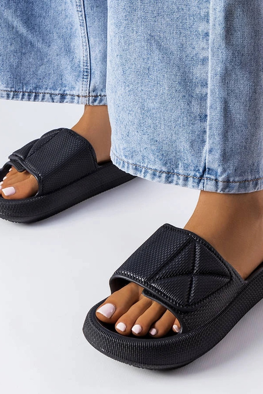 Tongs noires pour femme à semelle...