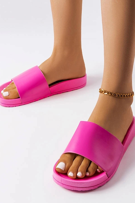 Pink Sabourin gummi flip flops