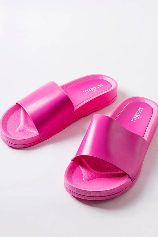 Pink Sabourin gummi flip flops
