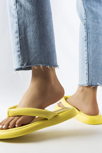 Gelbe, klobige Flip-Flops von Smithfield 2