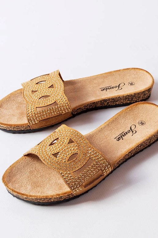 Brune flip-flops dekoreret med Lagacé...