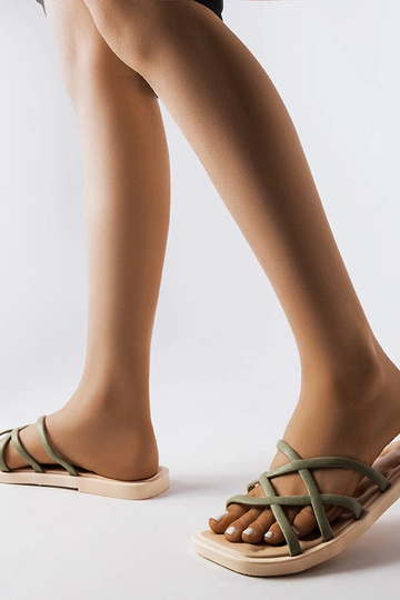 Grüne Flip-Flops aus Gummi... 2