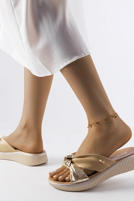 Beige und goldene Wedges von Luce