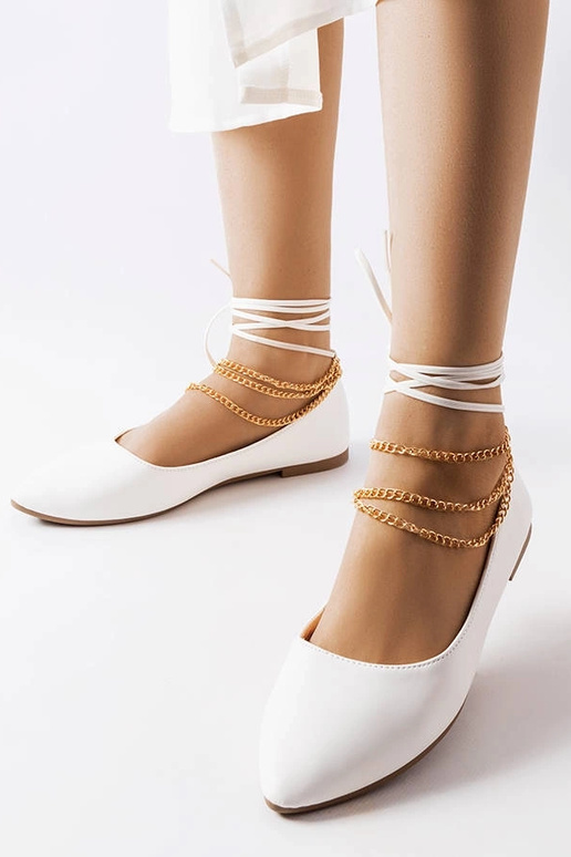 Weiße Ballerinas mit Zierschließe Donat